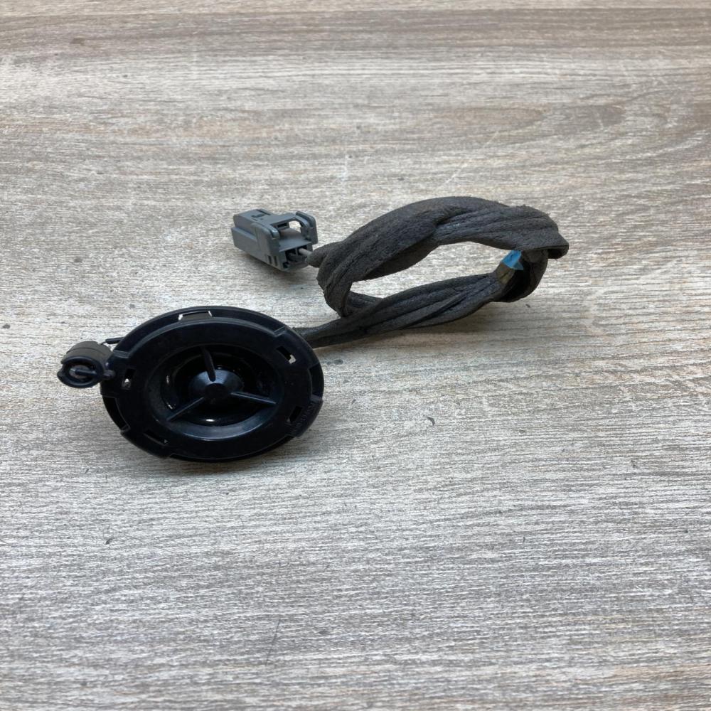 30752085 M5XUG  Front door high frequency speaker Volvo C30