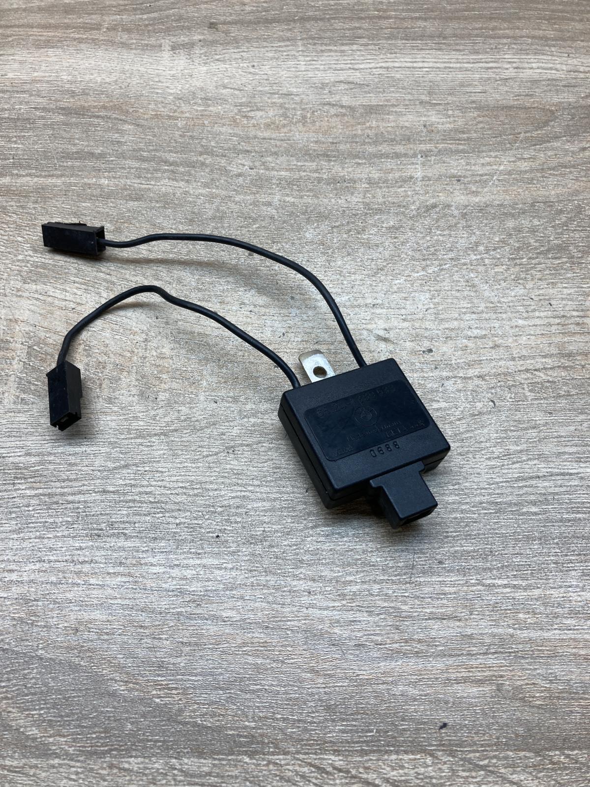 1389533   Aerial antenna amplifier BMW 7 E32