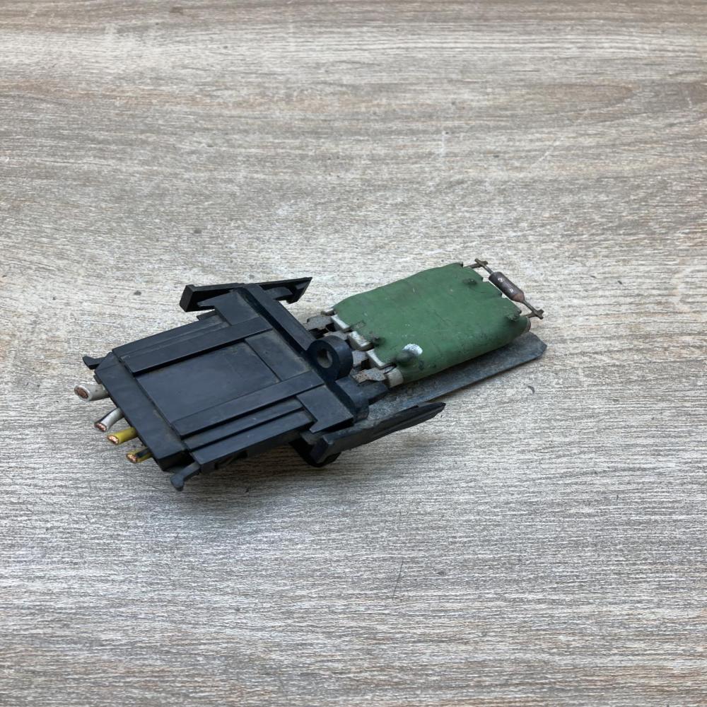 1H0959263 881055650  Heater blower motor/fan resistor Volkswagen Golf III