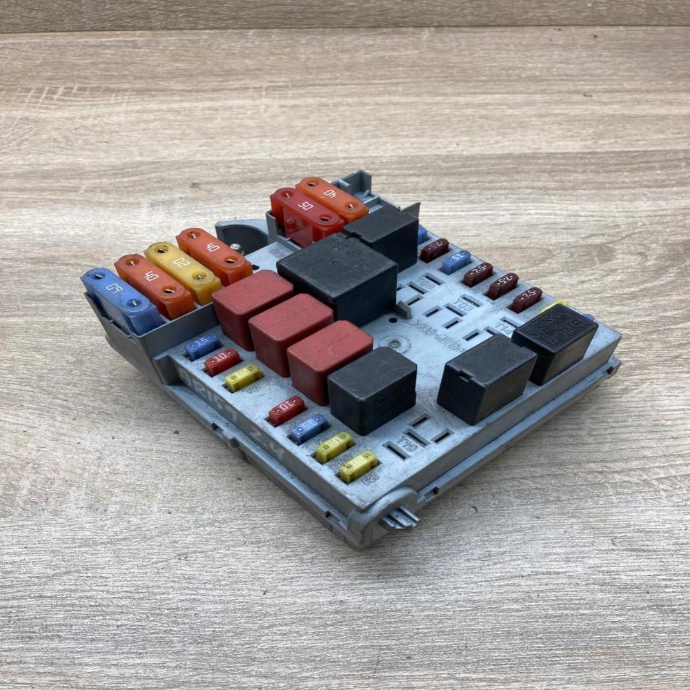50510968 57657  Fuse module Alfa Romeo 159