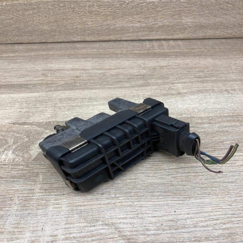 6NW009483   Turbine electric control actuator Audi A6 S6 C6 4F