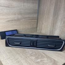 8T2820951B   Dash center air vent grill Audi A5 8T 8F