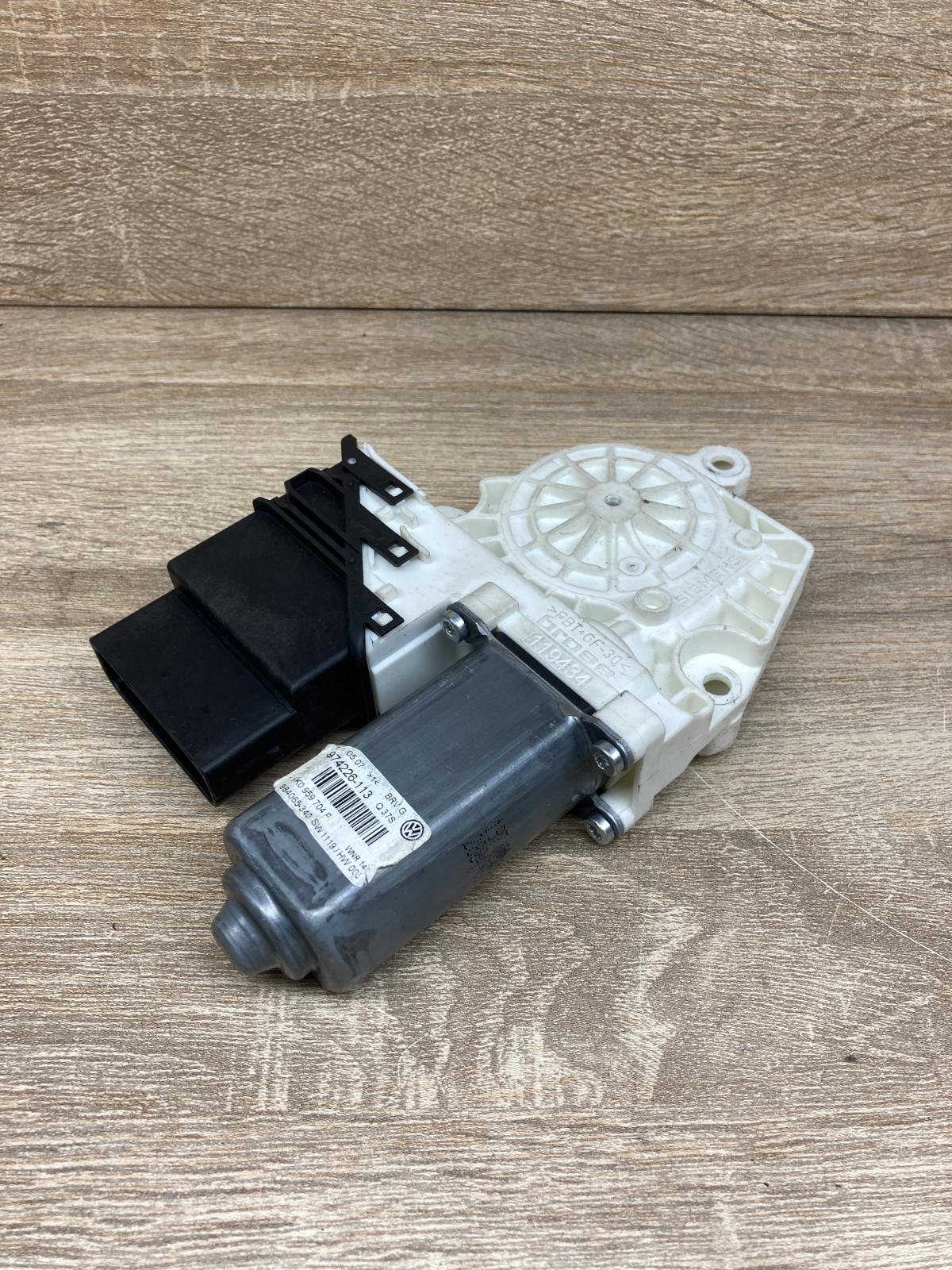 1K0959704P   Rear door window regulator motor Volkswagen Golf V