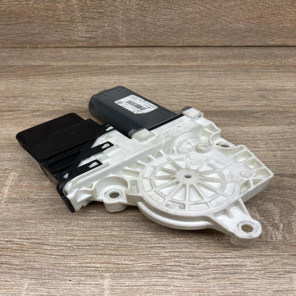 3C0959703 975280 200  Rear door window regulator motor Volkswagen Golf VI