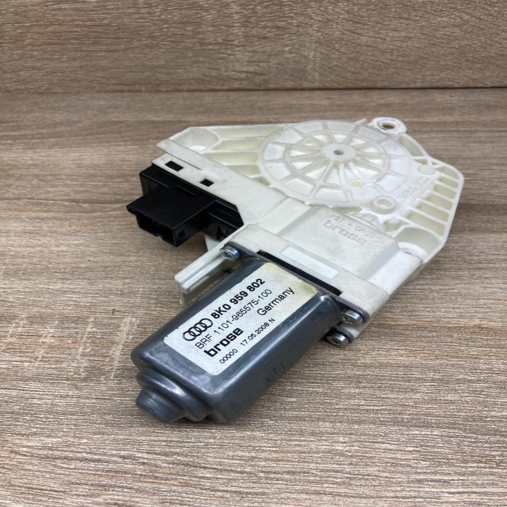 8K0959802   Rear door window regulator motor Audi A4 S4 B8 8K