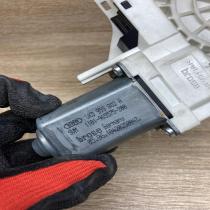 8K0959802A   Rear door window regulator motor Audi A4 S4 B8 8K