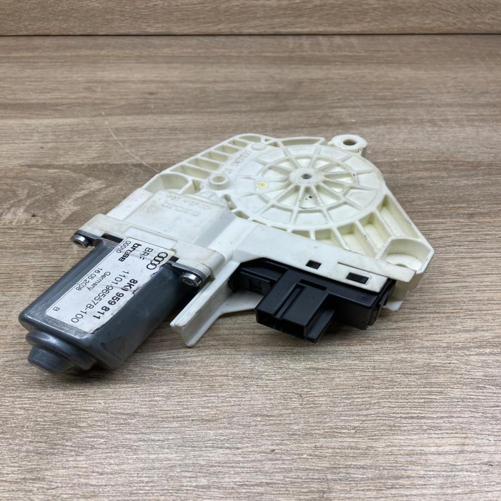 8K0959811   Rear door window regulator motor Audi A4 S4 B8 8K