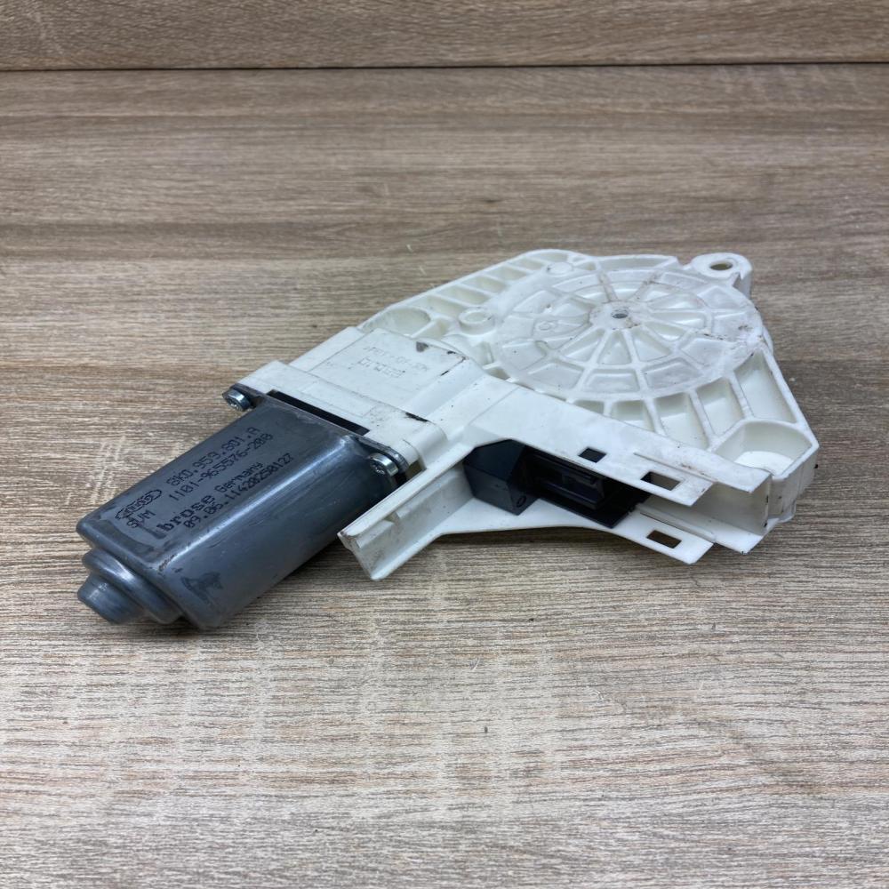 8K0959801A   Rear door window regulator motor Audi A4 S4 B8 8K