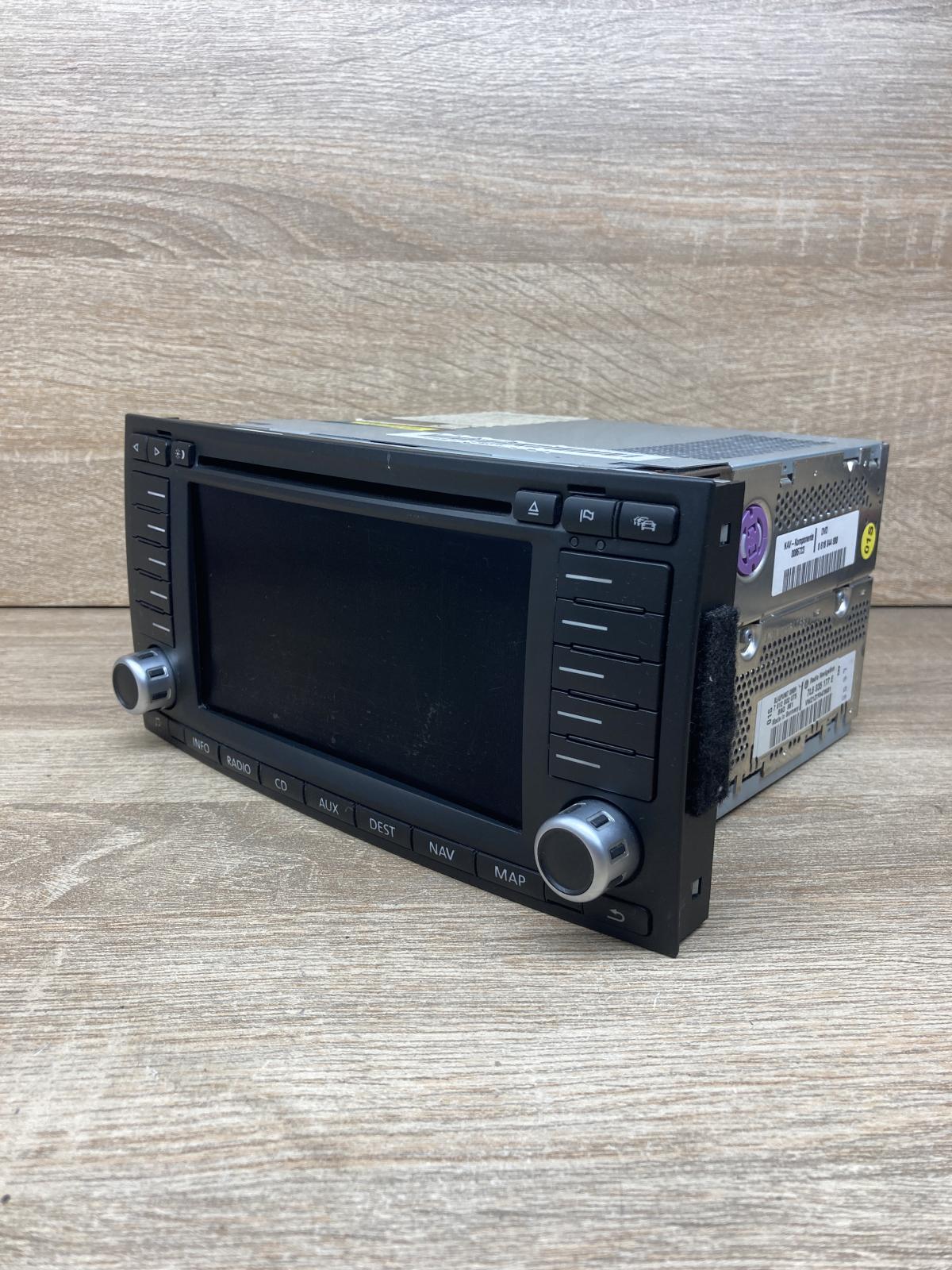 7L6035177E 7612002075  Radio/CD/DVD/GPS head unit Volkswagen Touareg I