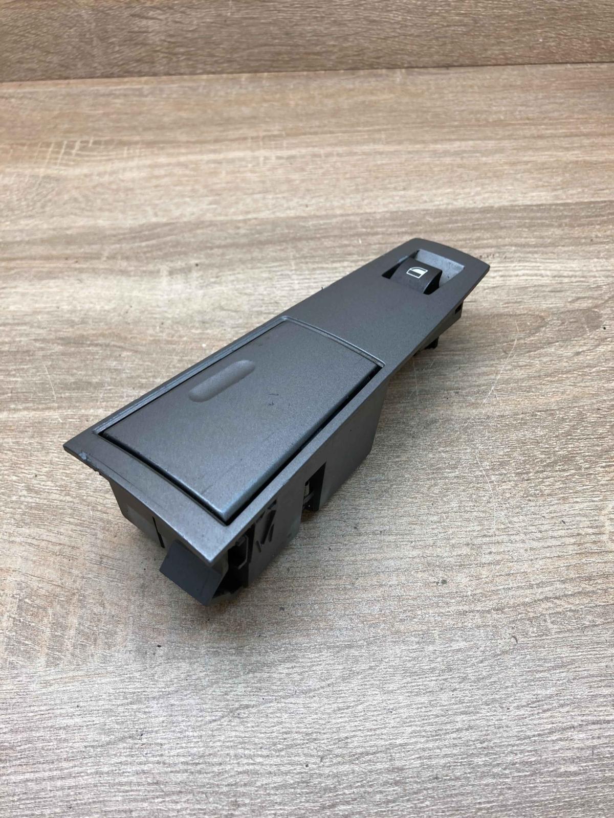 8379597   Electric window control switch BMW 7 E65 E66