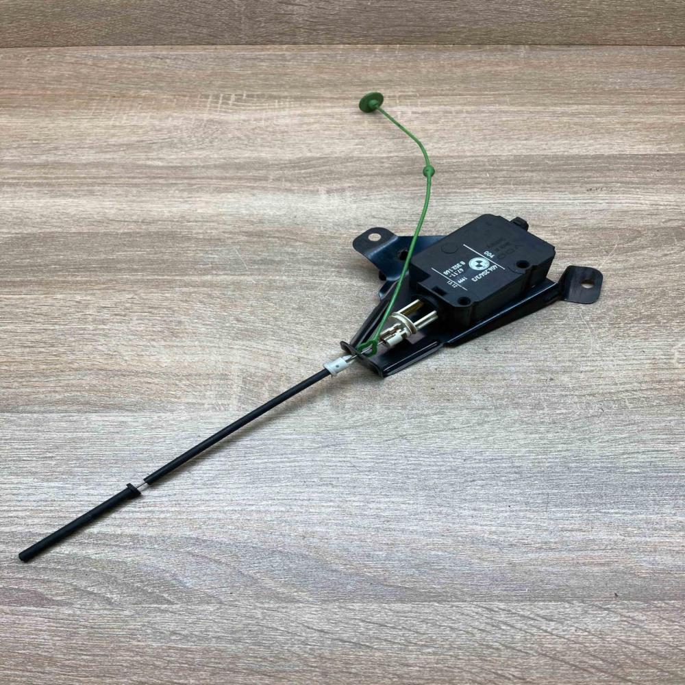 8352168   Fuel tank cap lock motor BMW 3 E90 E91