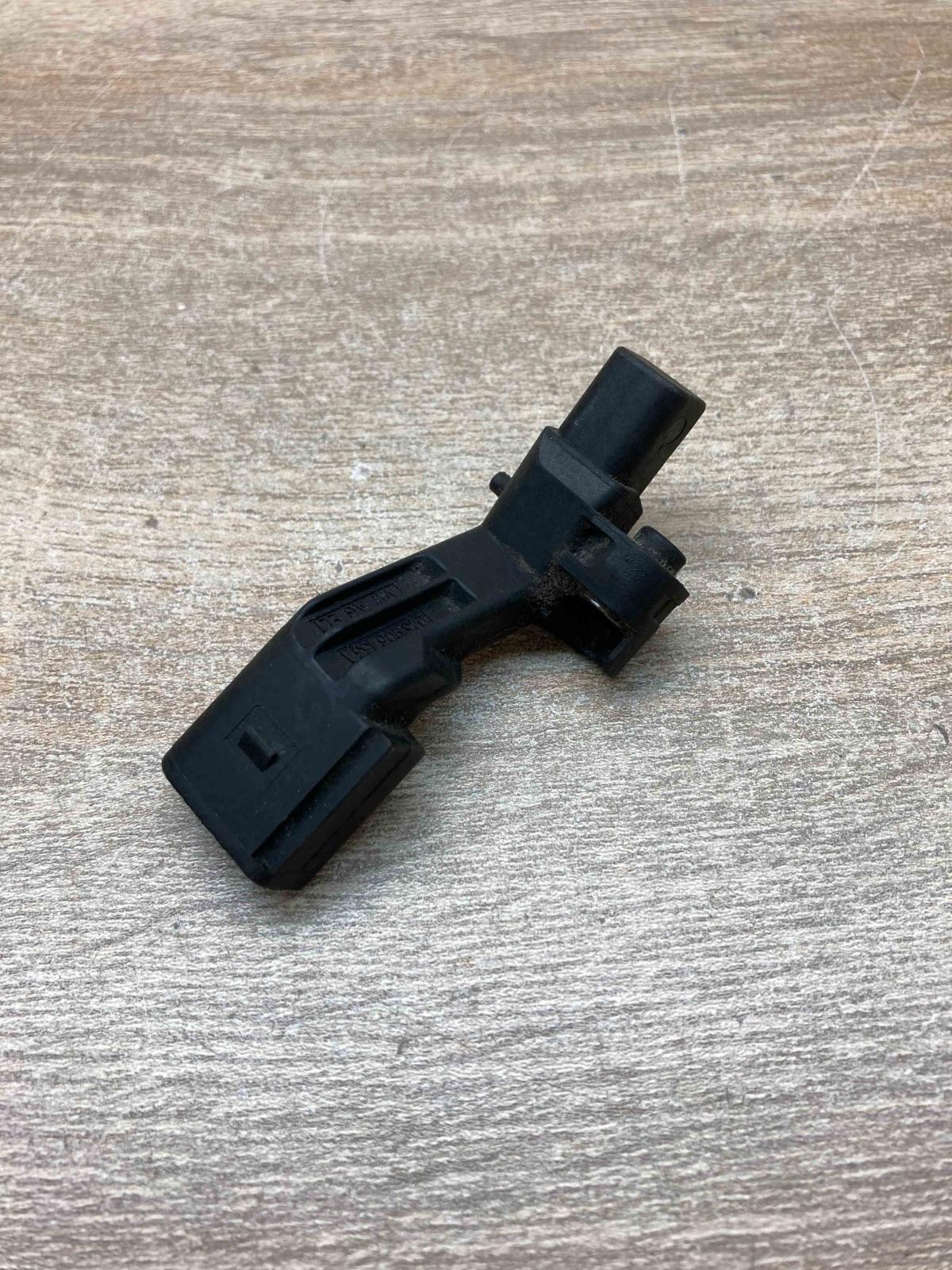 045906433A   Crankshaft position sensor Volkswagen Golf V