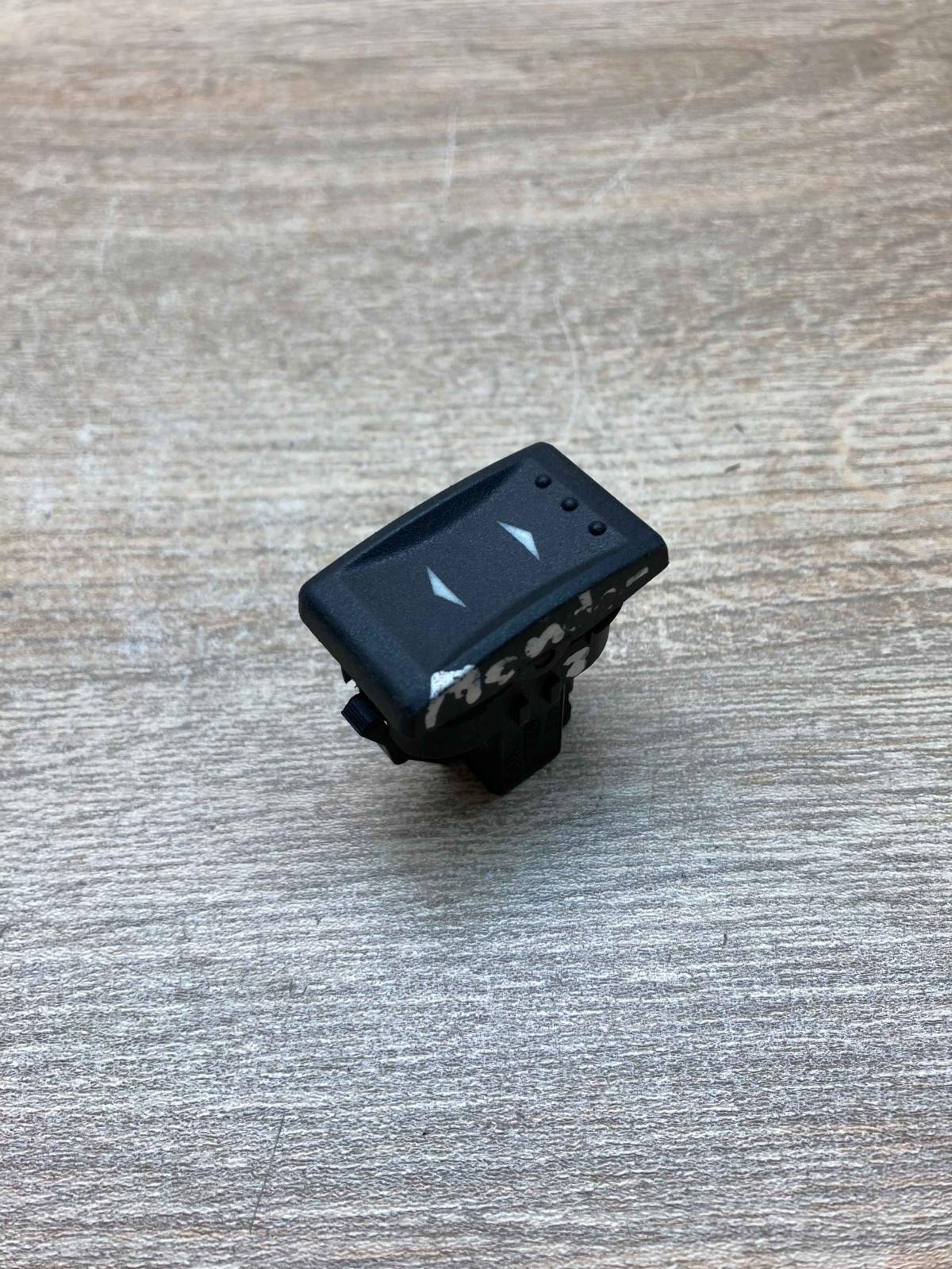 1S7T14529AB   Electric window control switch Ford Mondeo Mk III