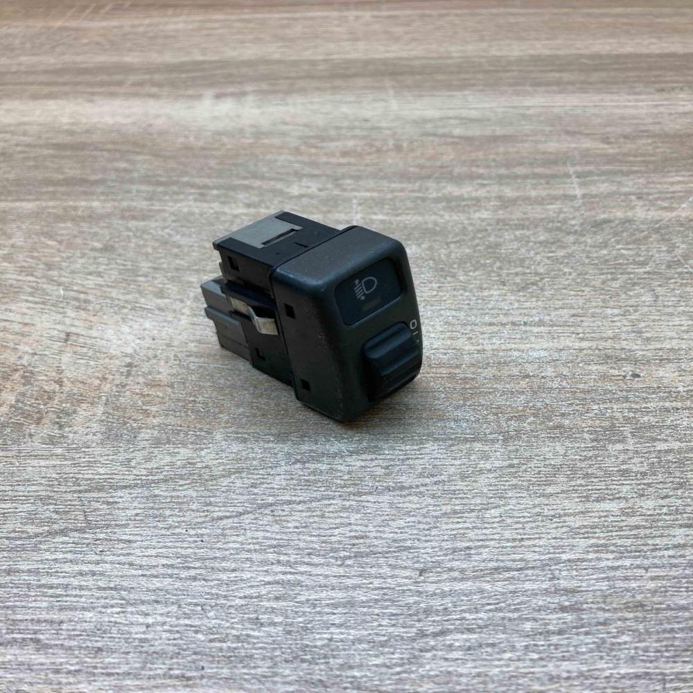 9162960   Headlight level height control switch Volvo S70  V70  V70 XC
