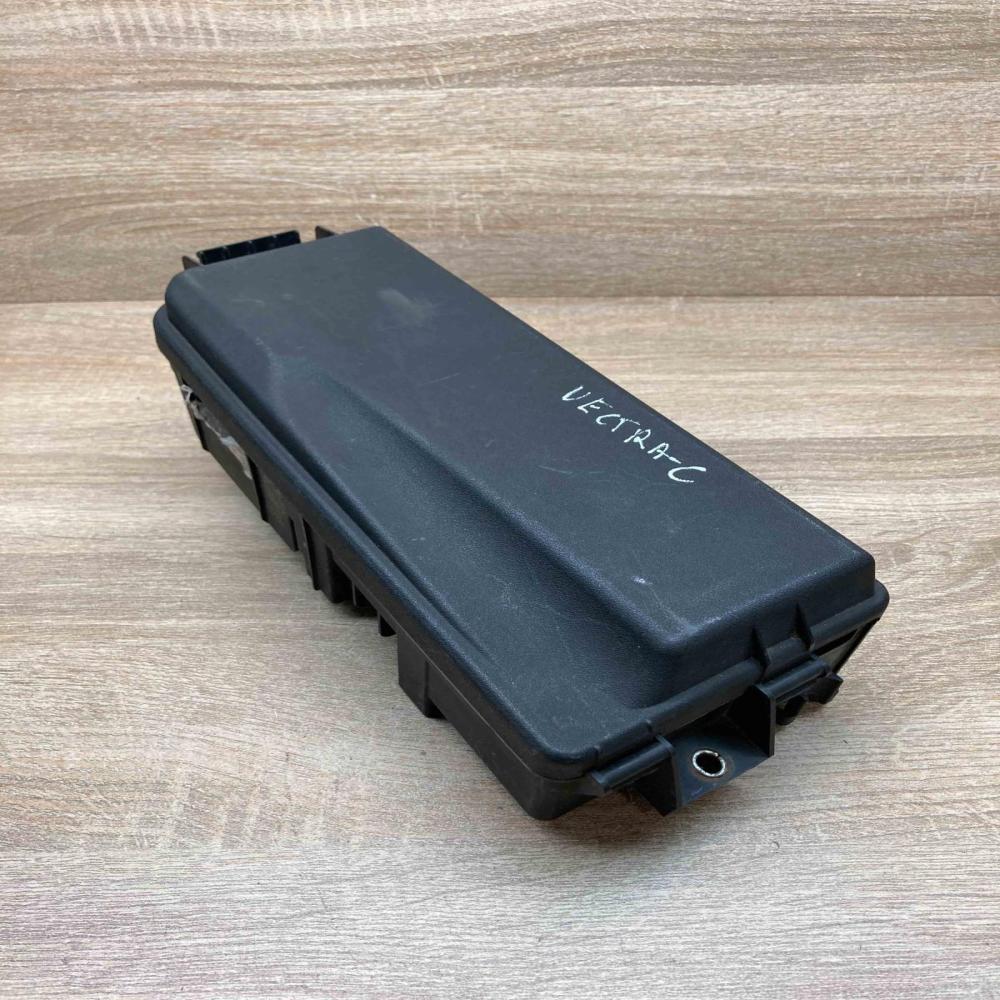13144709  UQ Fuse module Opel Vectra C