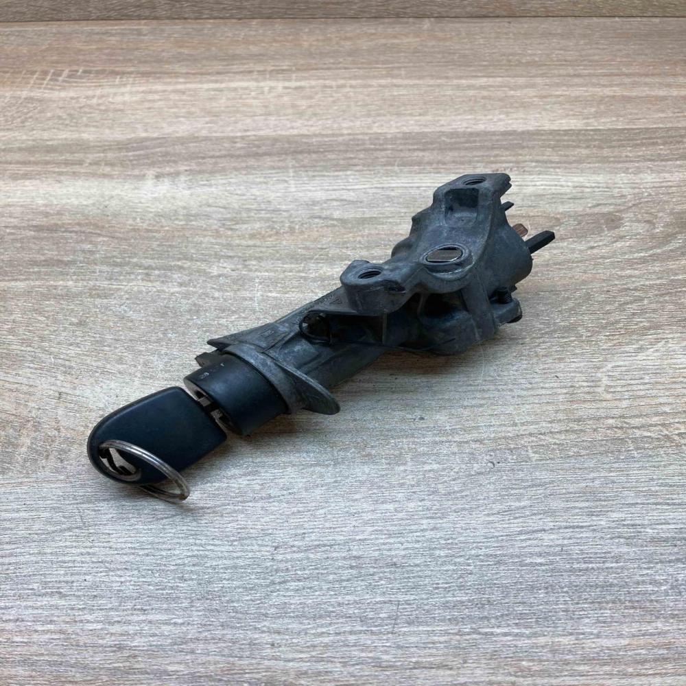 4B0905851A   Ignition lock Volkswagen PASSAT B5