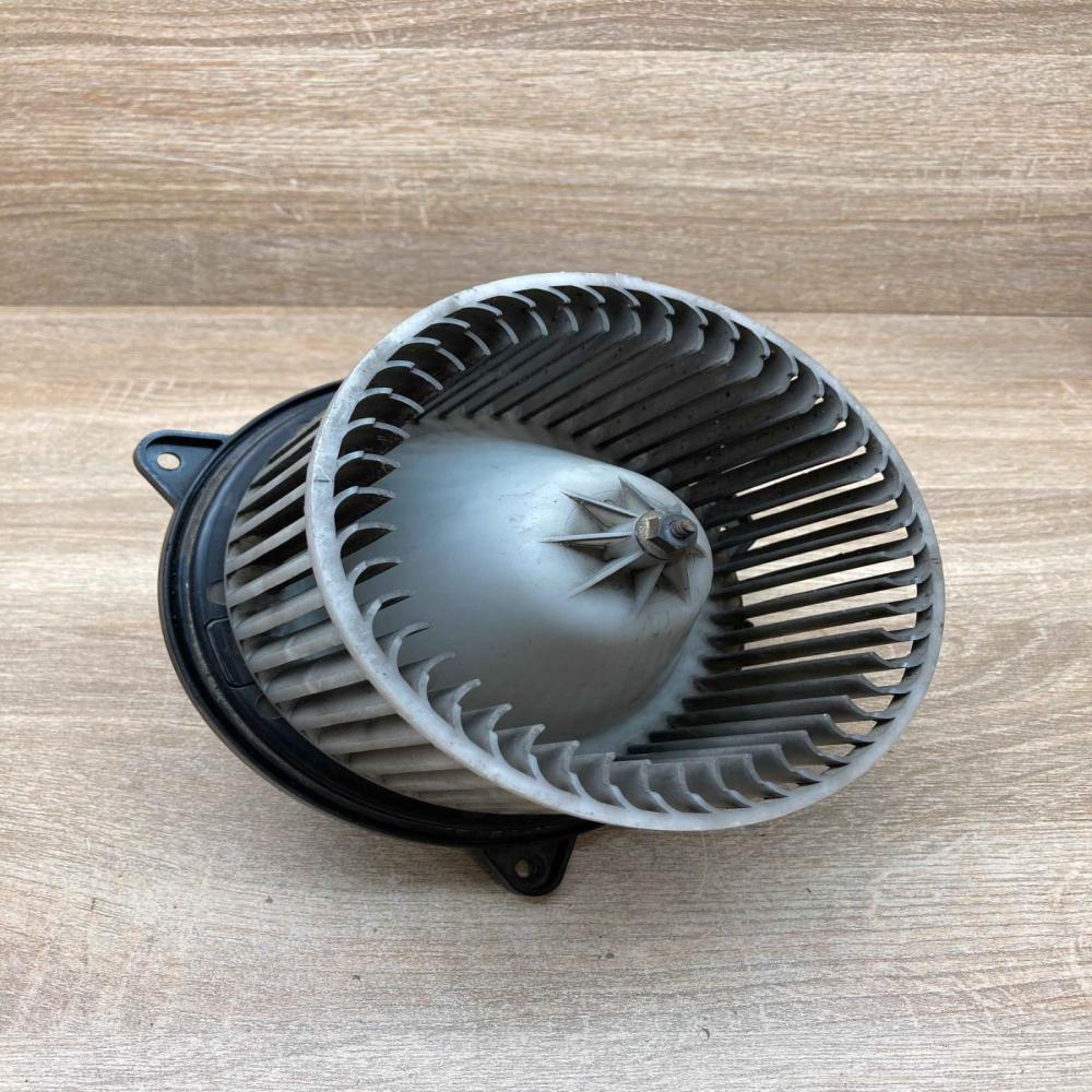 HB111RC1MD CSM1240 02  Heater fan/blower Mazda 323