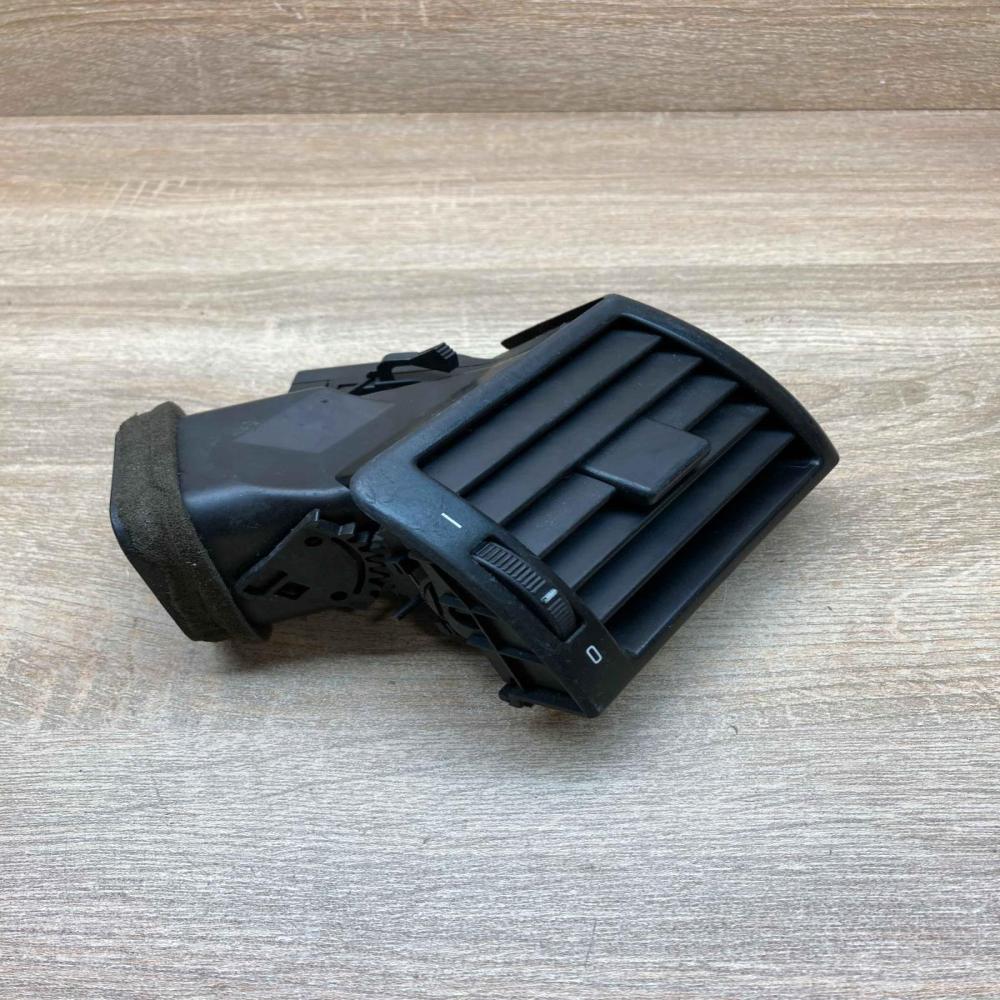 8361898   Dashboard side air vent grill/cover trim BMW 3 E46