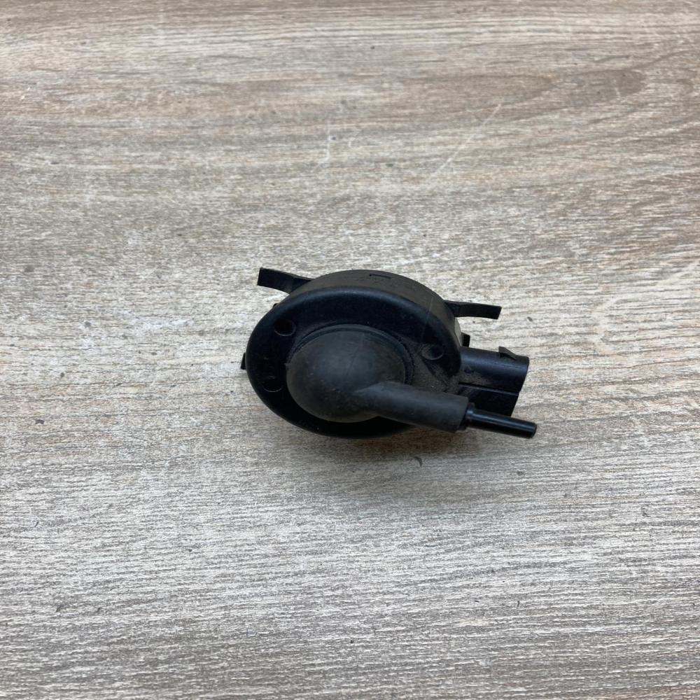 1384253   Interior temperature sensor BMW 5 E34
