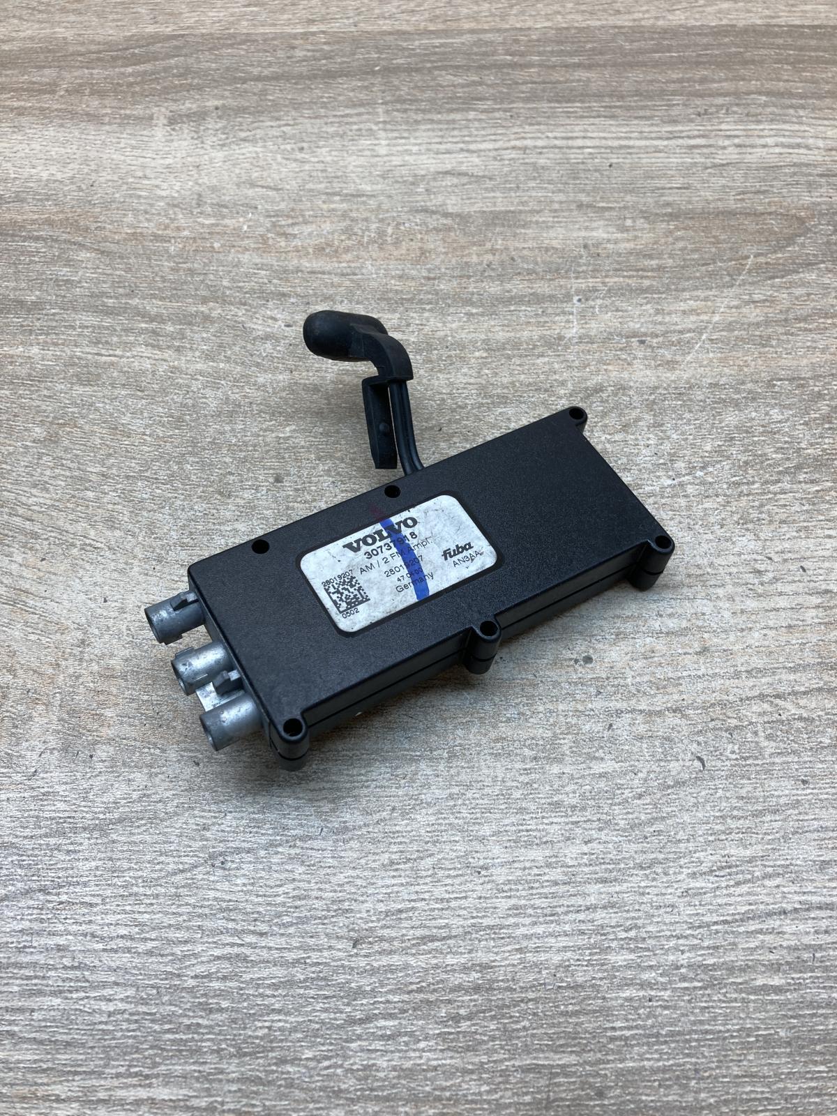 30737918 28019207  Aerial antenna amplifier Volvo V50