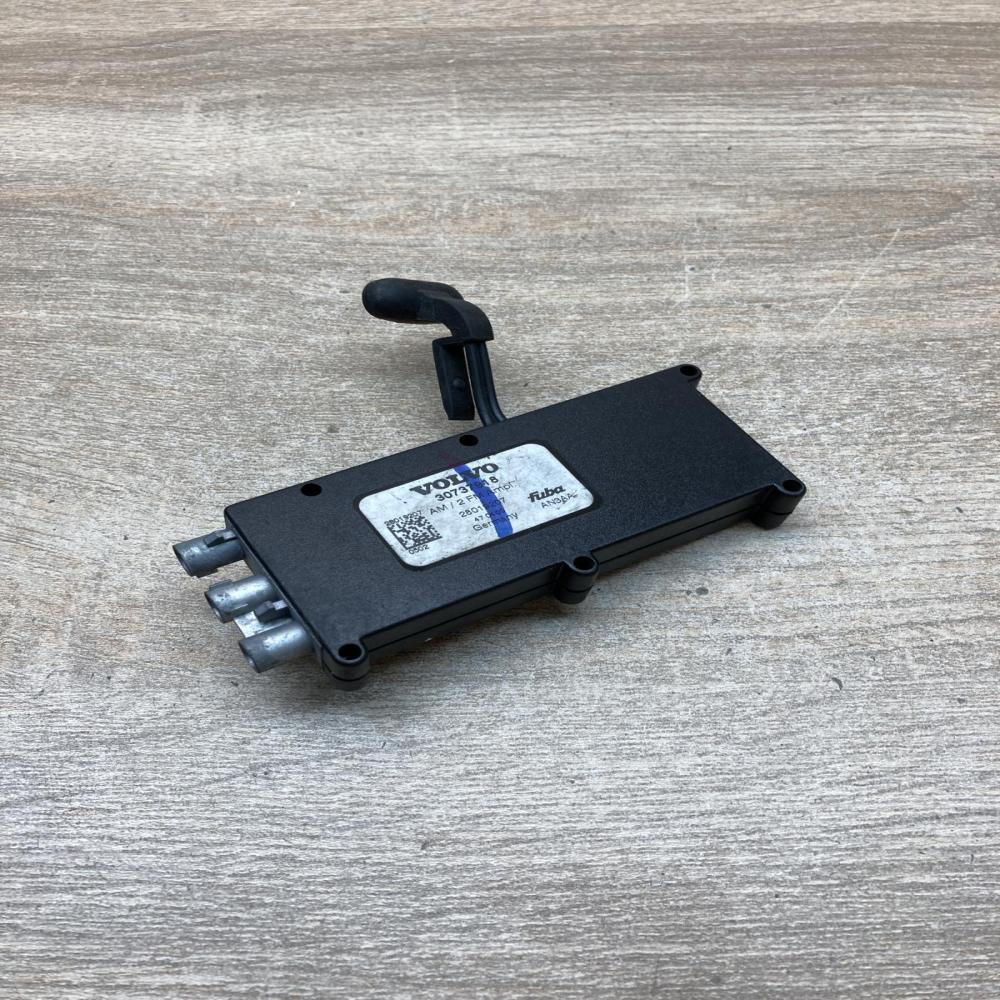 30737918 28019207  Aerial antenna amplifier Volvo V50