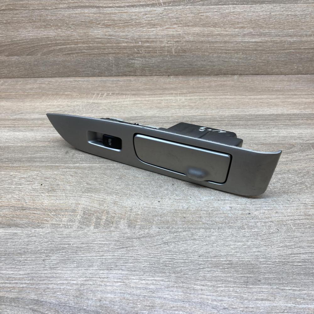 84030 48070 74270 48120  Electric window control switch Lexus RX 300