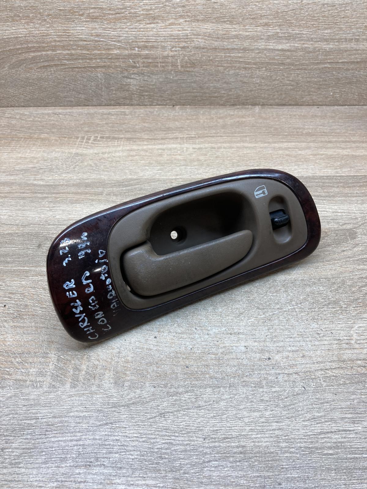 04760857AB 39754D  Front door interior handle Chrysler Concorde