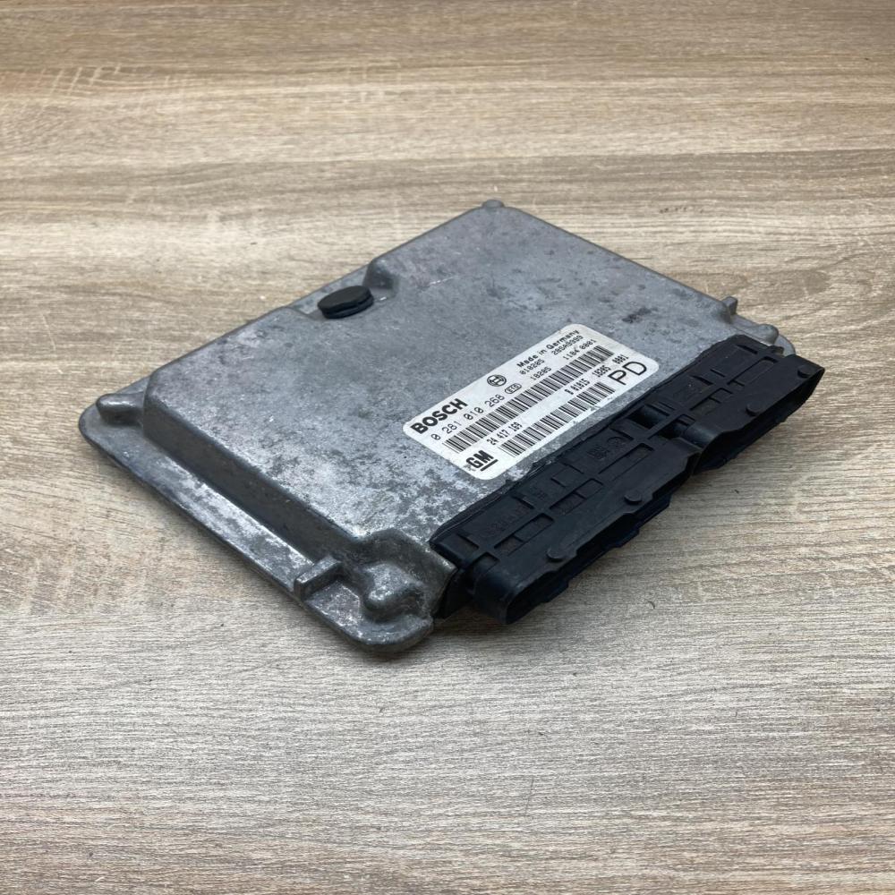 24417169 0281010268  Engine control unit/module ECU Opel Zafira A