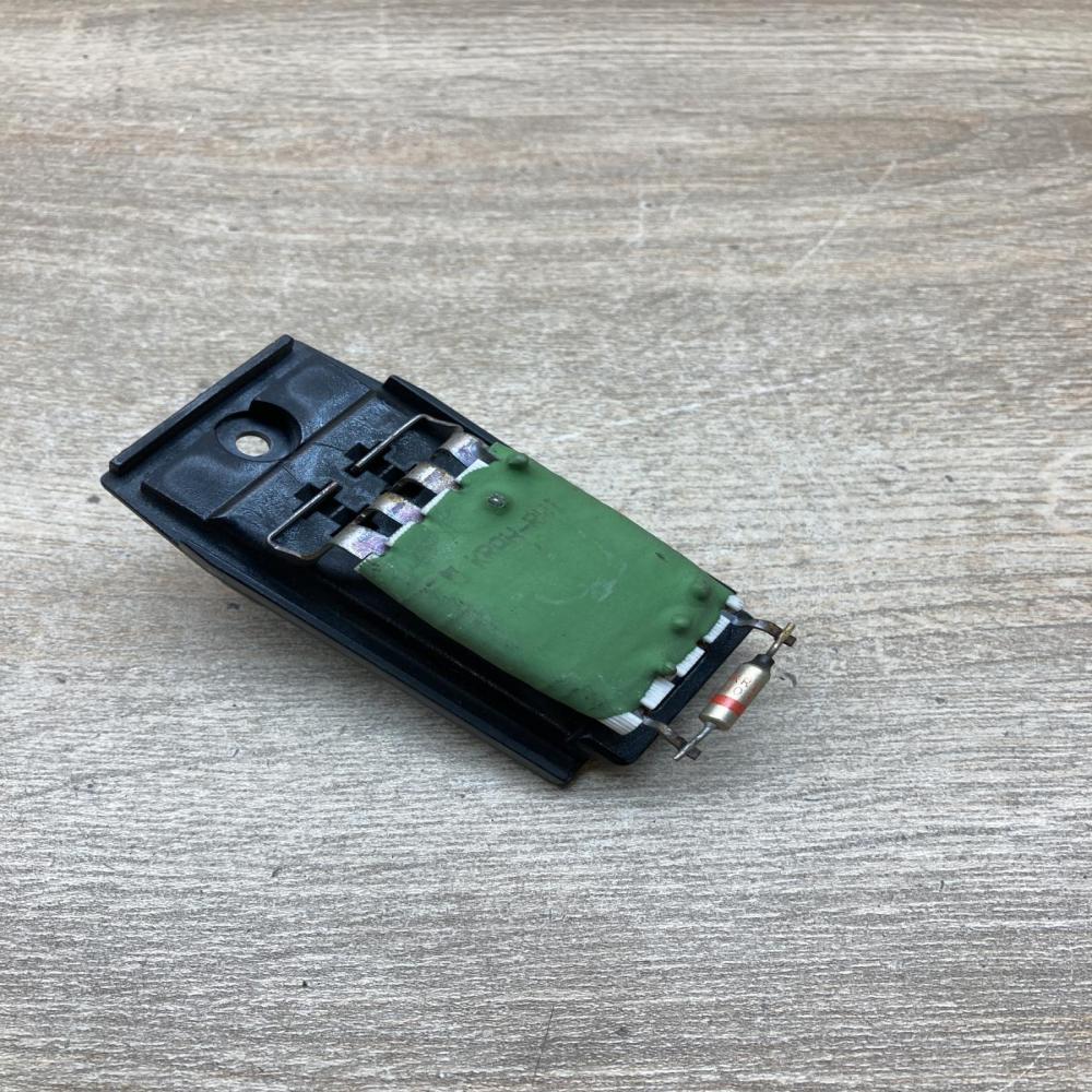 3M5H 18B647 BA   Heater blower motor/fan resistor Ford Focus
