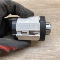 7L6941435K 32210101  Differential lock switch Volkswagen Touareg I