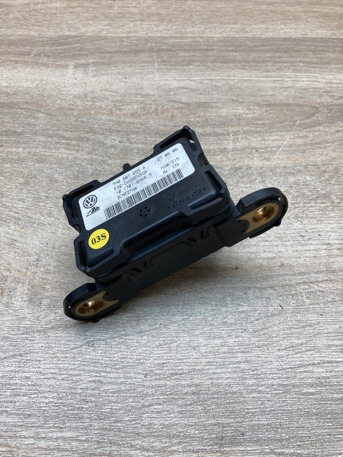 7H0907655A 101701 03663  ESP acceleration yaw rate sensor Volkswagen Golf V
