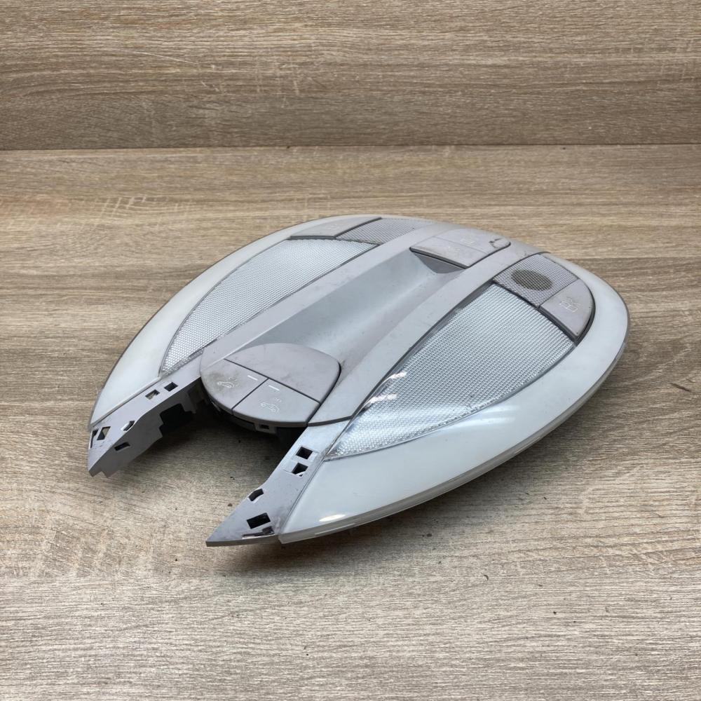 A2118207101 2JM009423  Front seat light Mercedes-Benz E W211