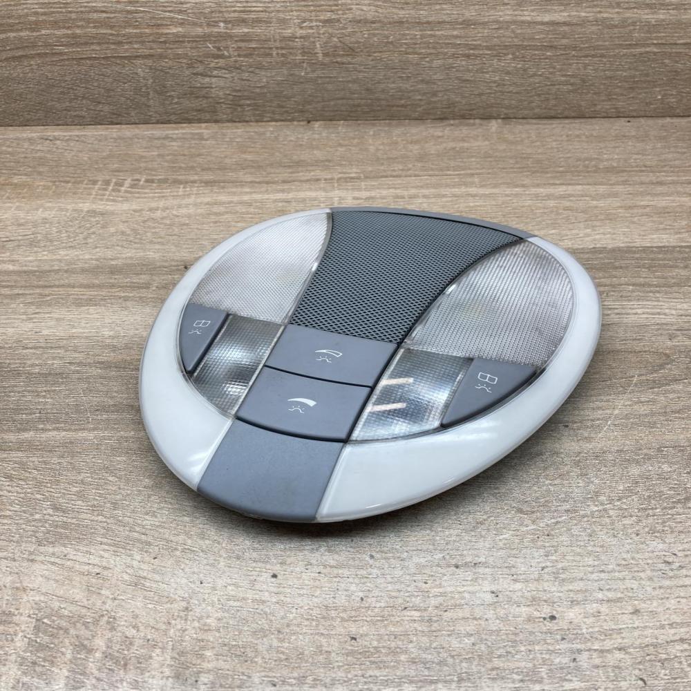 A2118202001 2JM008257  Front seat light Mercedes-Benz E W211