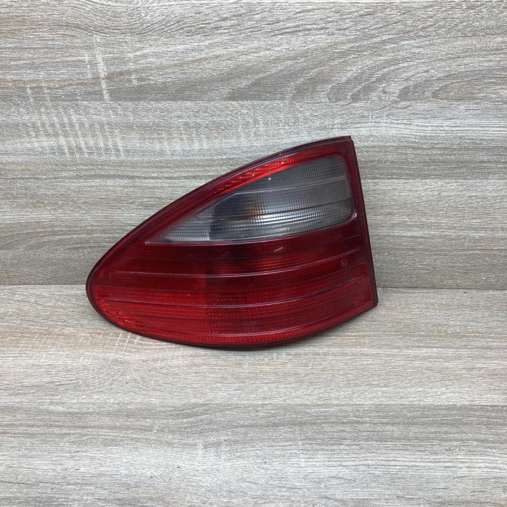 A2108204764 198201  Rear/tail lights Mercedes-Benz E W210