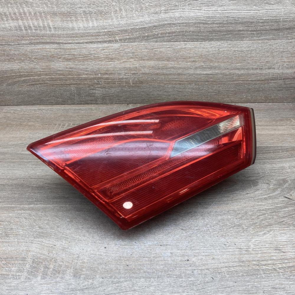 16D945093   Rear/tail lights Volkswagen Jetta VI