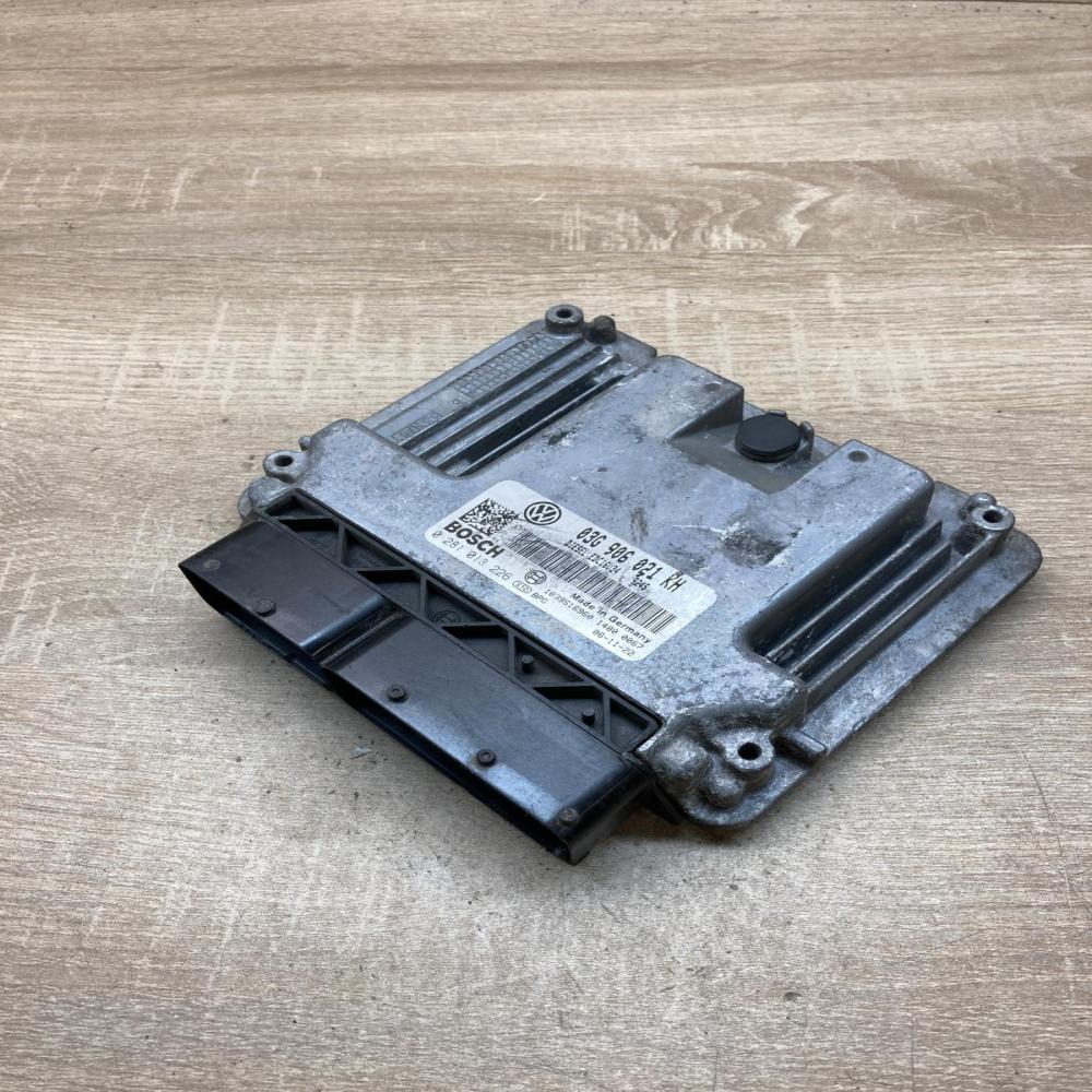 03G906021KH 0281013226  Engine control unit/module ECU Volkswagen Golf V