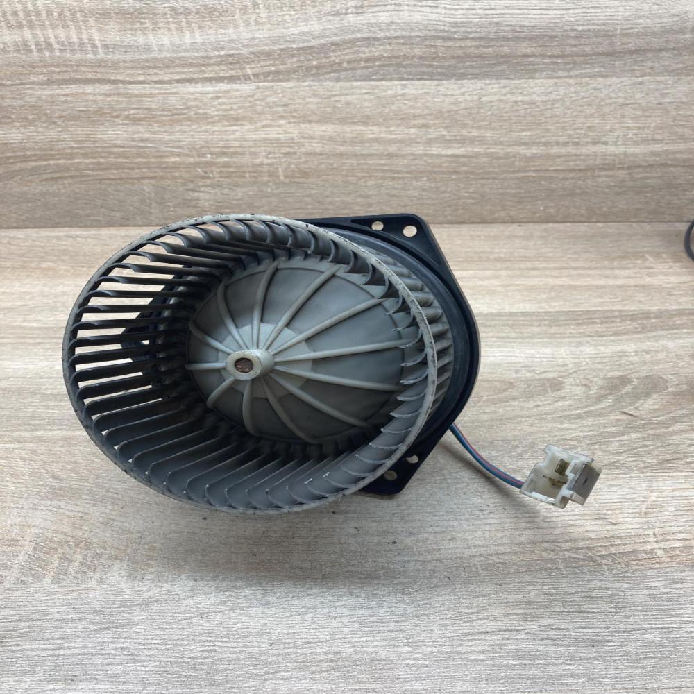 0130111153   Heater fan/blower Nissan Primera