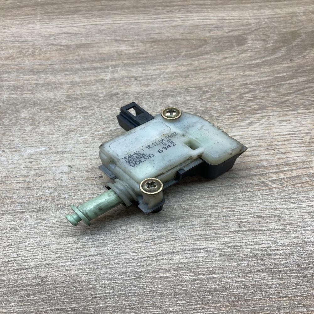 30716226 6942 7546 62 Fuel tank cap lock motor Volvo V50