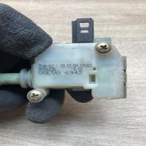 30716226 6942 7546 62 Fuel tank cap lock motor Volvo V50