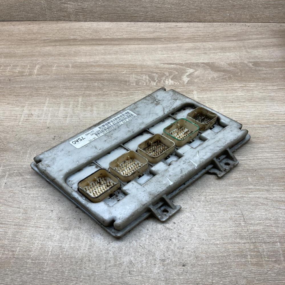 P04748075AC 04748075AC  Central body control module Chrysler Voyager