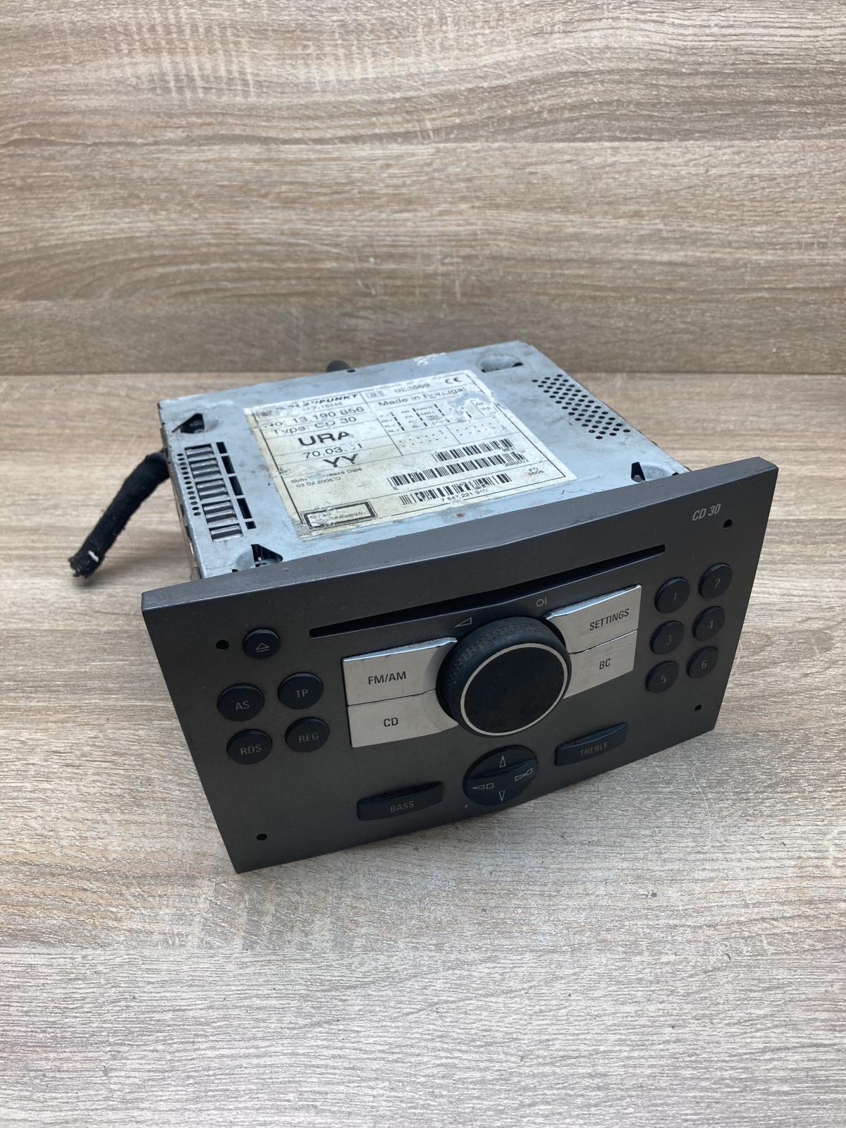 13190856   Radio/CD/DVD/GPS head unit Opel Meriva A