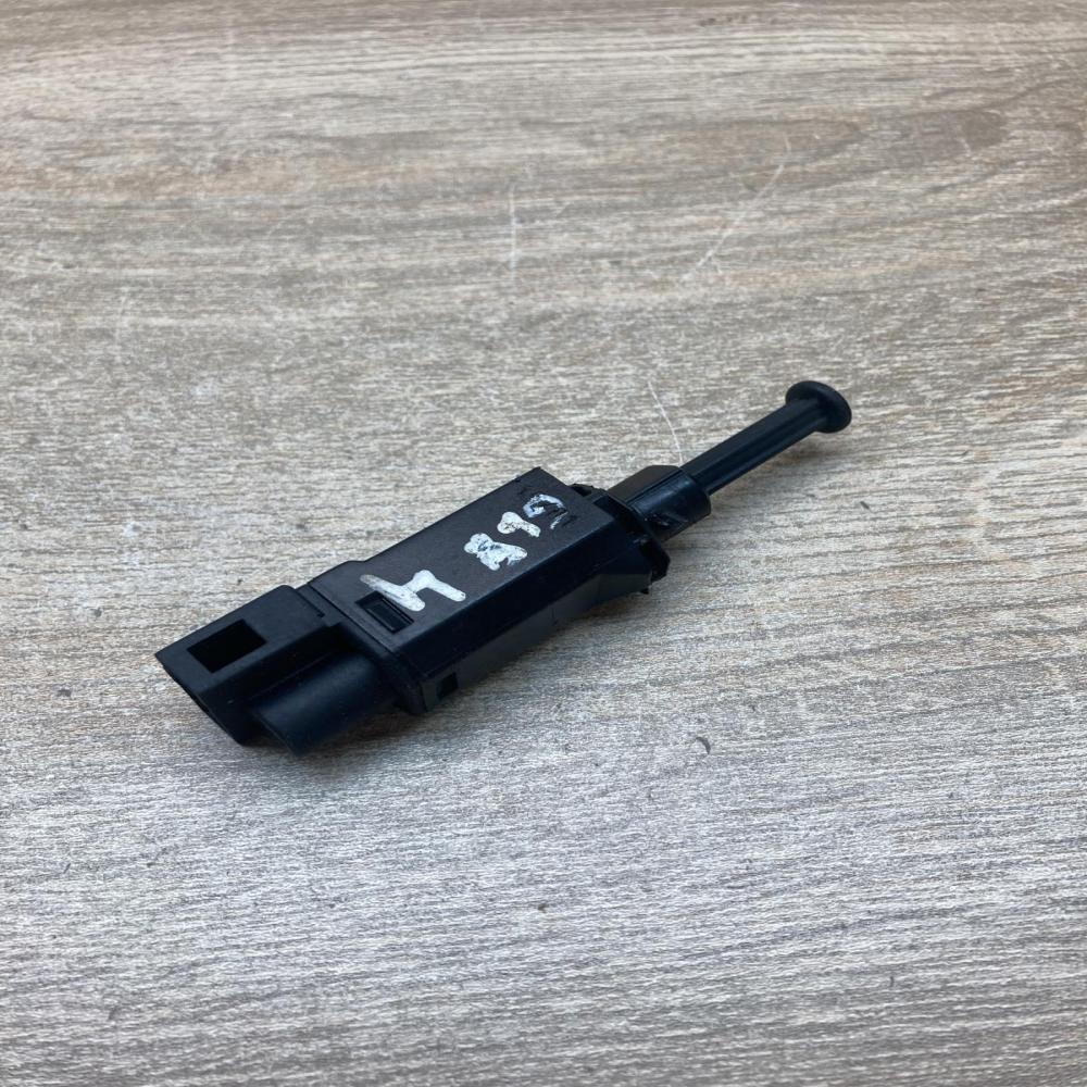 927189D   Brake pedal sensor switch Volkswagen Golf V
