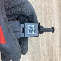927189D   Brake pedal sensor switch Volkswagen Golf V