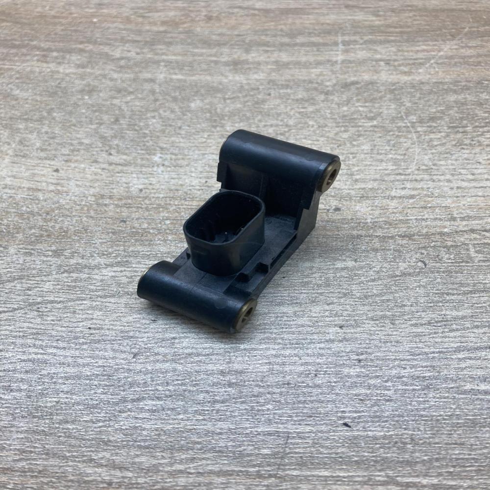 6977398 001221  Airbag deployment crash/impact sensor BMW 6 E63 E64