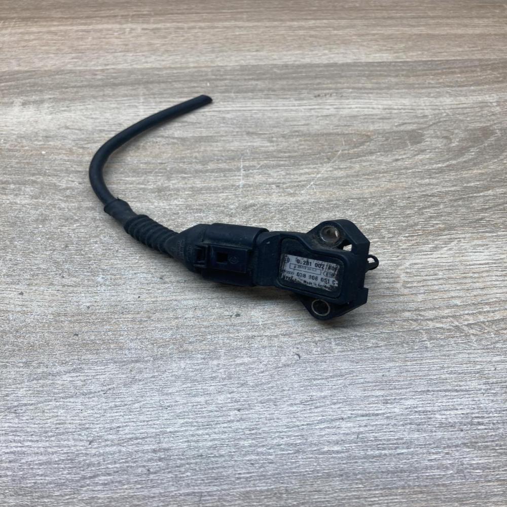 038906051C 0281002401  Air pressure sensor Volkswagen Golf VI