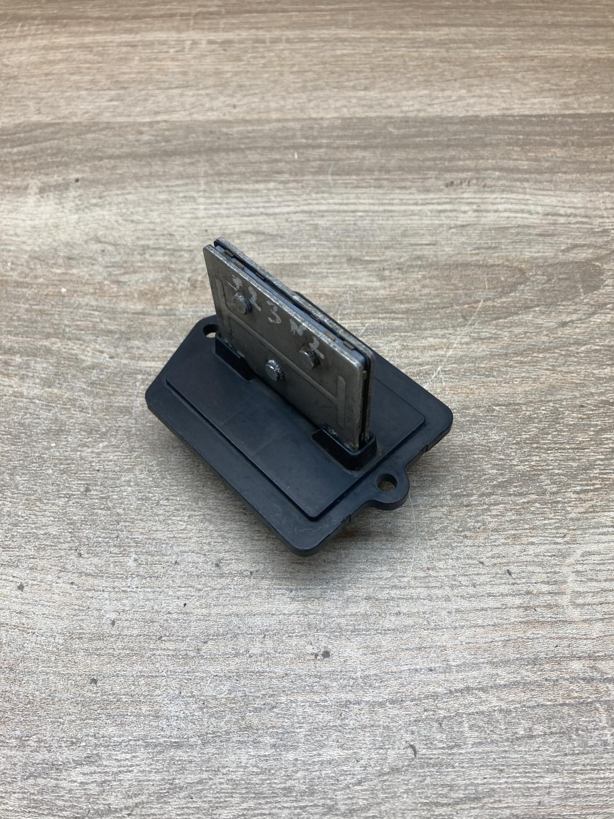 HB151BC5E 6K47   Heater blower motor/fan resistor Mazda 323