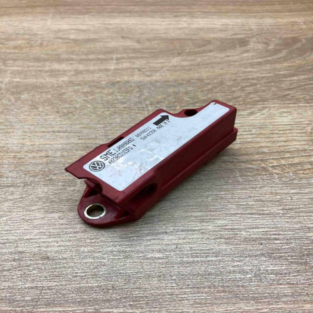 1J0909606D 5WK42350  Airbag deployment crash/impact sensor Volkswagen Golf IV