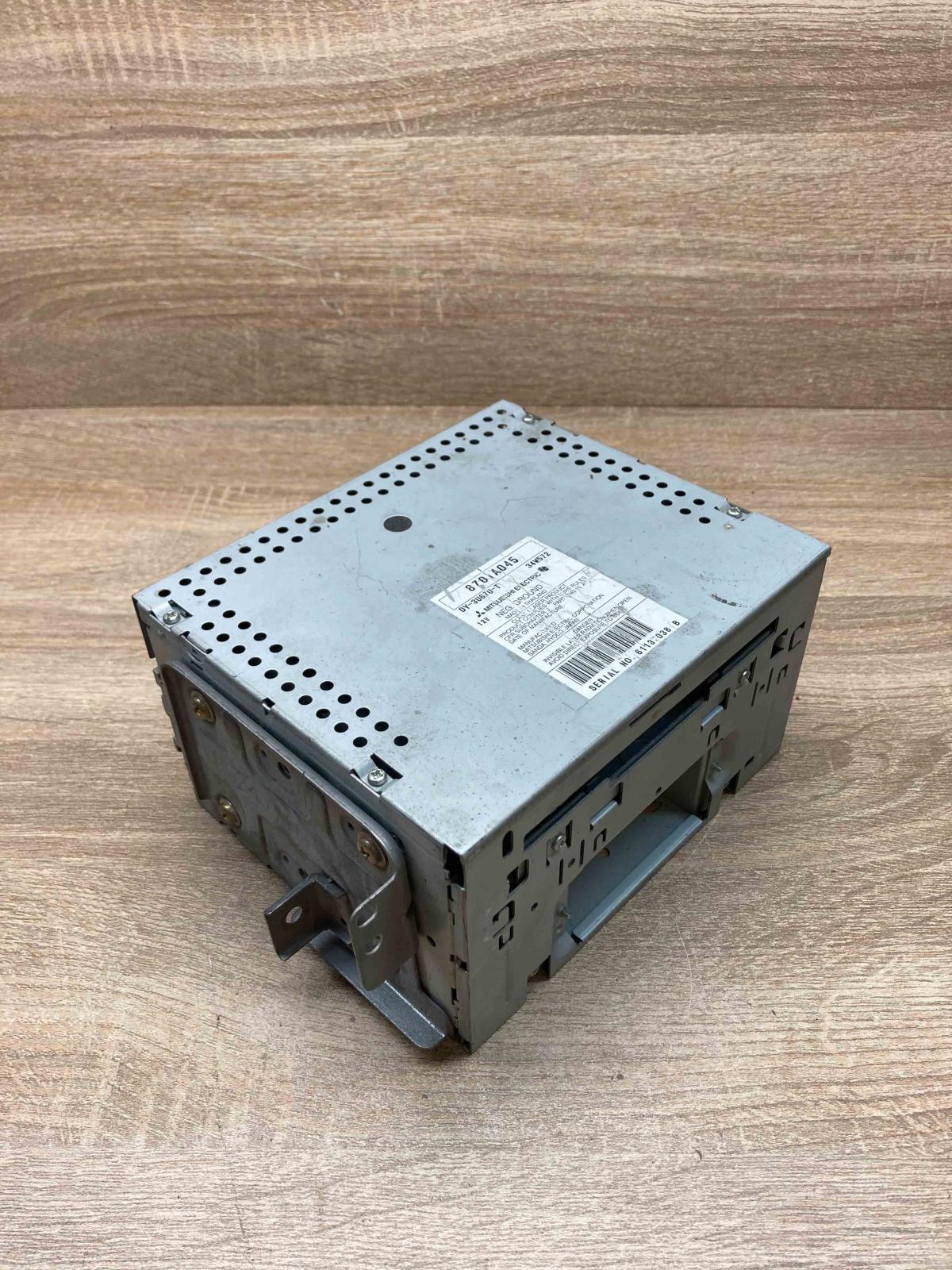 8701A045   Radio/CD/DVD/GPS head unit Mitsubishi Galant IX
