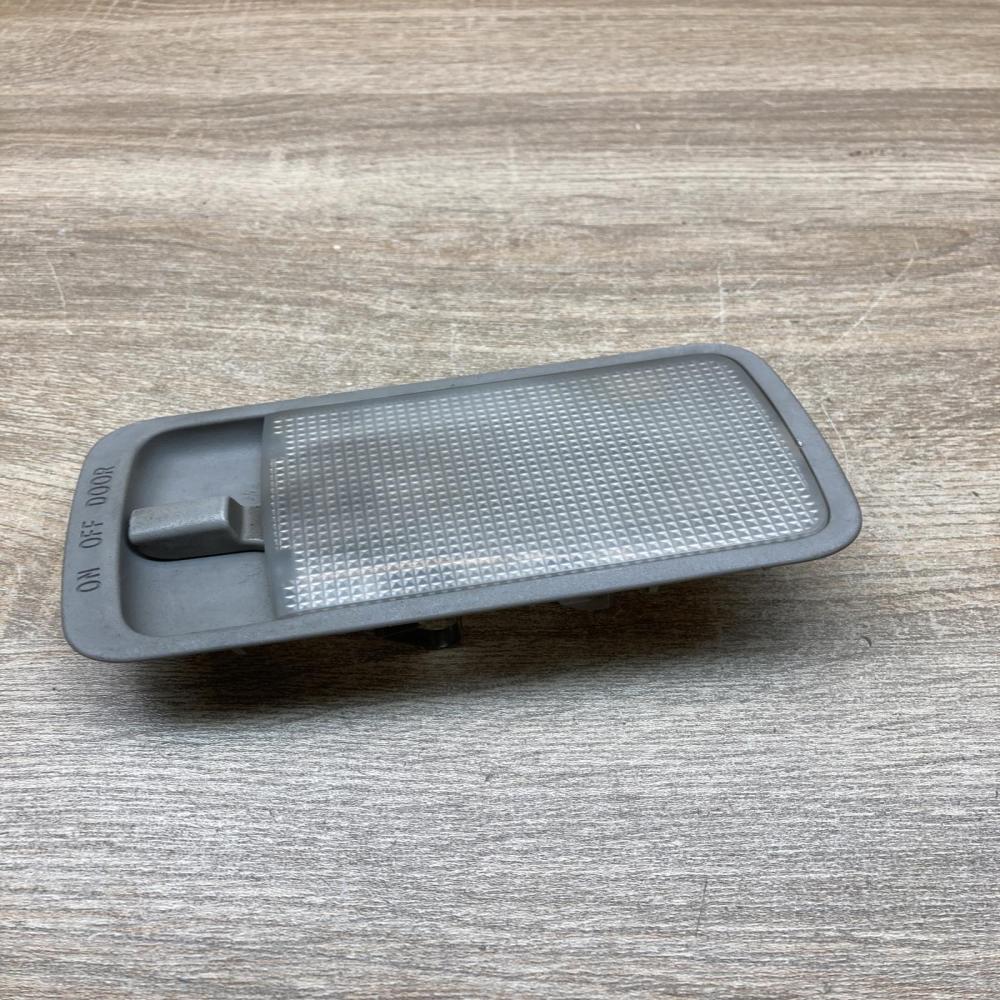 Toyota Corolla   Front seat light Toyota Corolla Verso E121