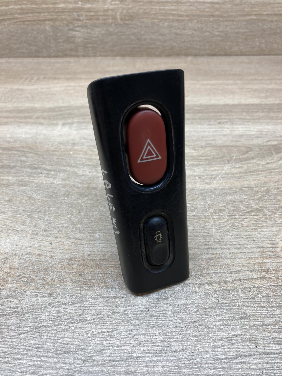 Renault Laguna   Hazard light switch Renault Laguna I